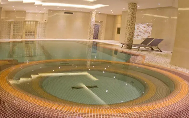 Royal Shiraz Hotel