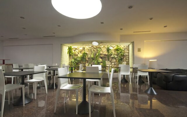 Victor Hotel
