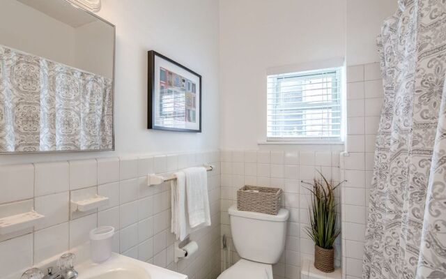 GEM Location+cozy Studio 1bd, Bath&kitchen!