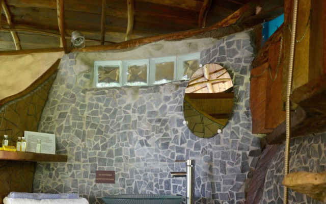 Vanira Lodge