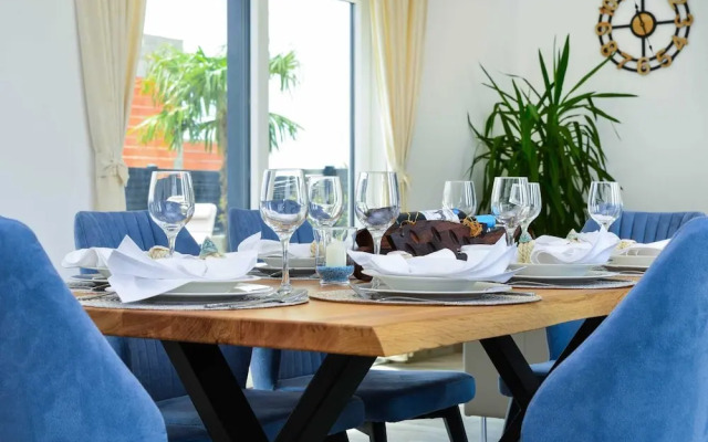 Vila Regina with pool