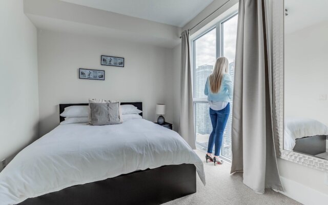 Noel Suites - John and Front St West