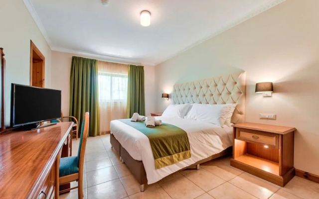 Villa Gardenia - 5 Bedroom Holiday Villa With Pool