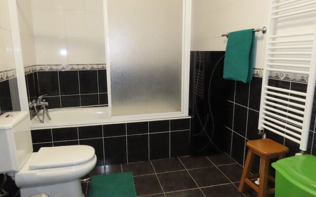 Lovely 3-bed House in Queimada Ideal for Families