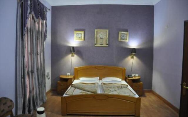 Hotel Pratiksha