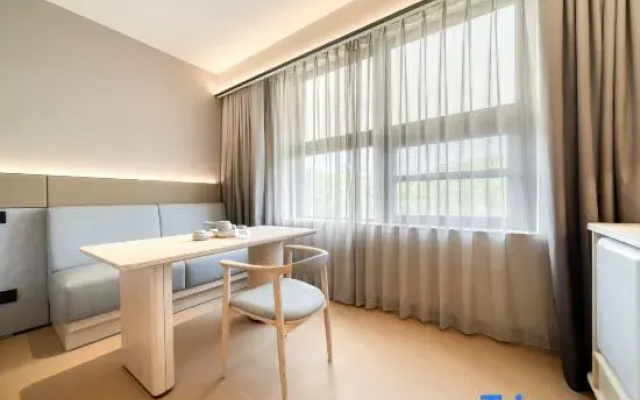 JI Hotel (Ningbo Yinxiangcheng Qianhunan Road Subway Station)