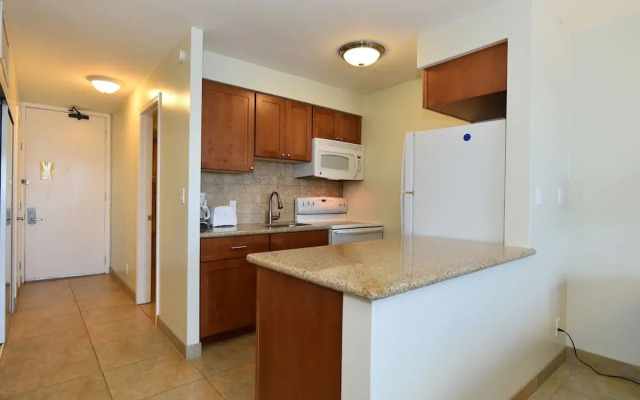 Lahaina Shores #425 Studio Bedroom Condo By Redawning