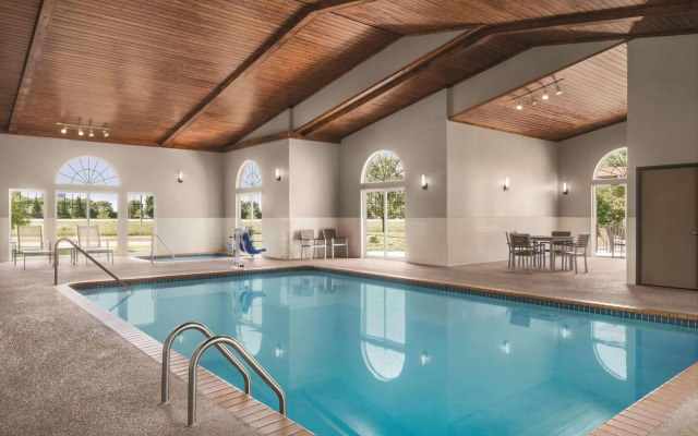 Country Inn & Suites by Radisson, Cottage Grove, MN