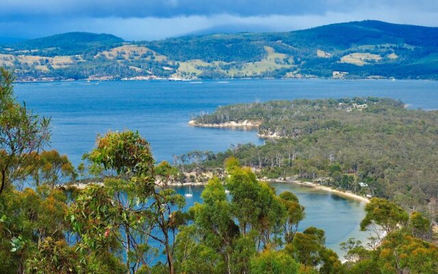 Three Beaches - Chic Eco Home Tasmania