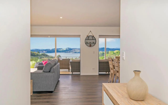 Peace and Paradise - Whitianga Holiday Home