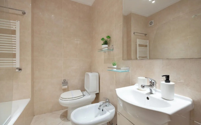 Espinho Retreat with Balcony