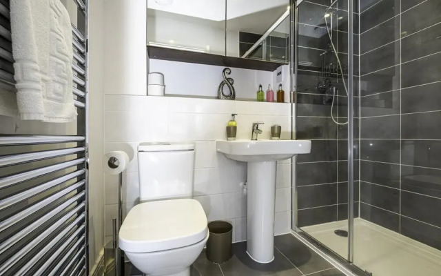 Oxlade Serviced Hse 3 Bedrms  6 singles