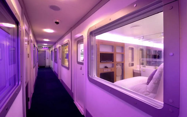 YOTELAIR Amsterdam Schiphol - Transit Hotel