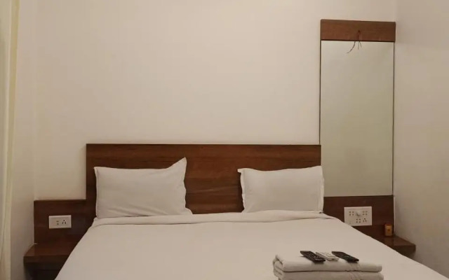 OYO 11483 Hotel Oakwood