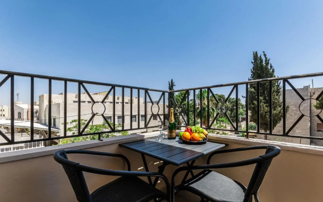 Canary Hotel