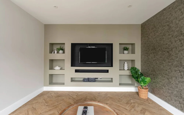 Skyvillion -4bed Cozy Cockfosters Apt Mins To Tube