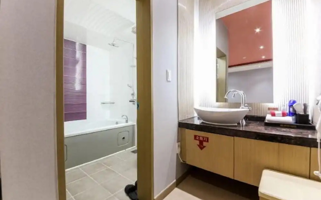 Gallery Hotel