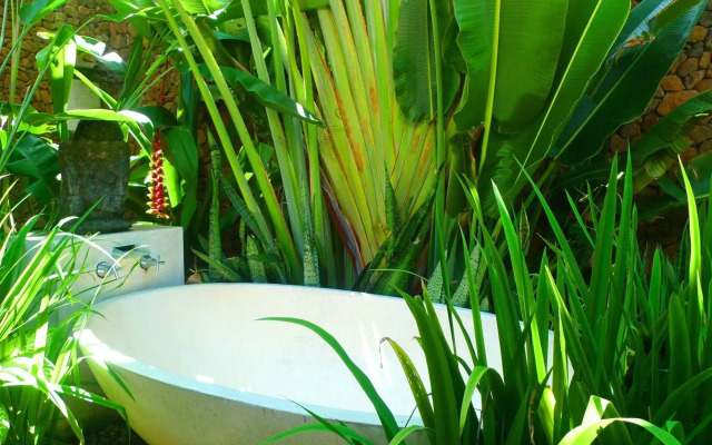 Bloo Lagoon Eco Village