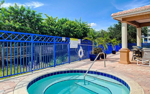 Lovely Beachside Condo Ow7-302