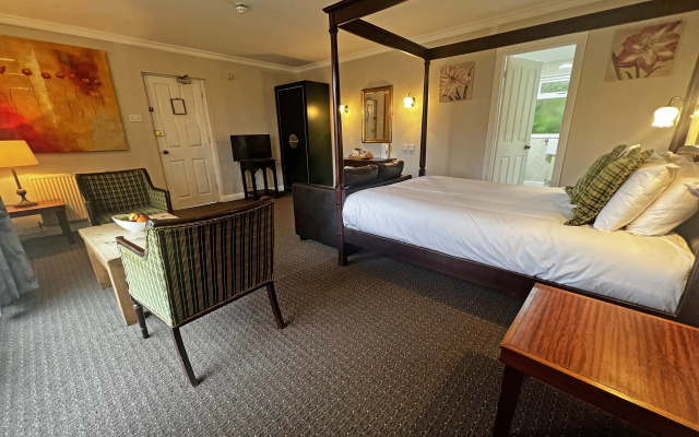 Shillingford Bridge Hotel