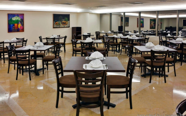 Holiday Inn Hotel & Suites Medica Sur by IHG