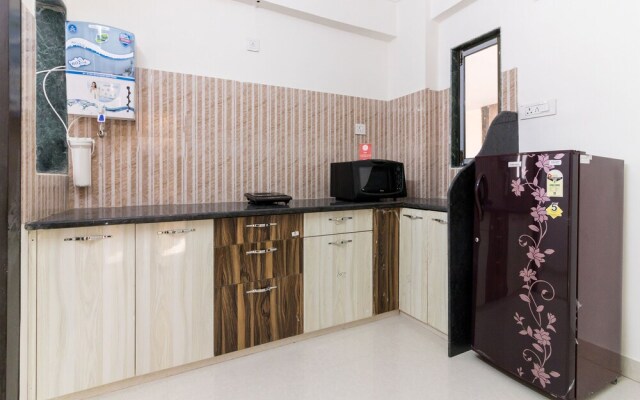 OYO Home 11410 Modern 3BHK Goverdhan Villas