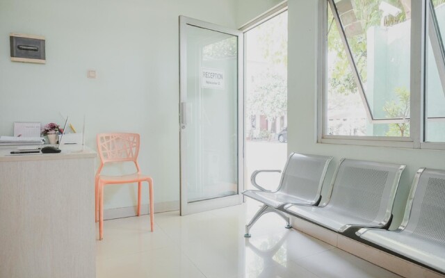 RedDoorz Plus @ Karet Pedurenan 3