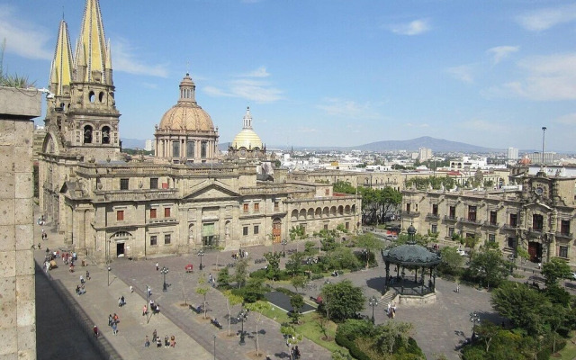 New Apt in GDL Near Cathedral