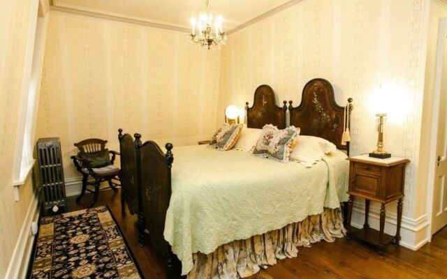 Silas W Robbins House Bed & Breakfast