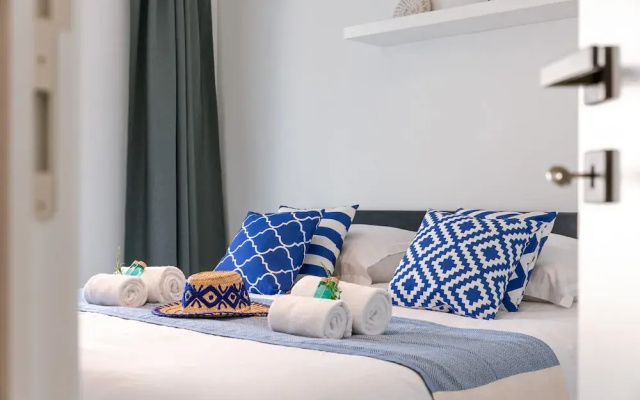 Beautiful Apartment With Pool Terrace and Parking
