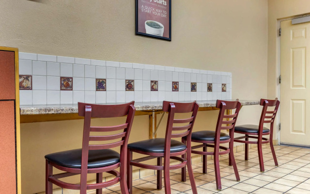 Econo Lodge Fayetteville I-95