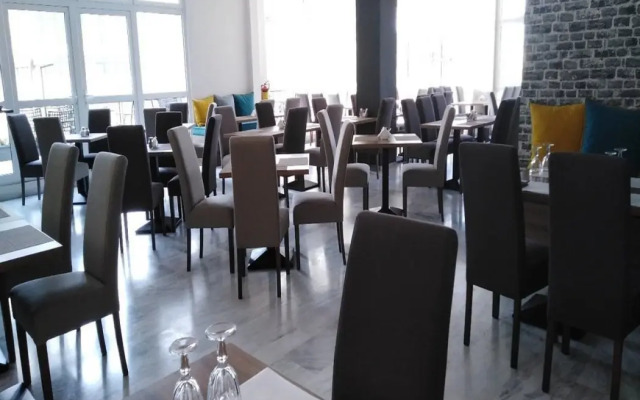 Athlos Hotel