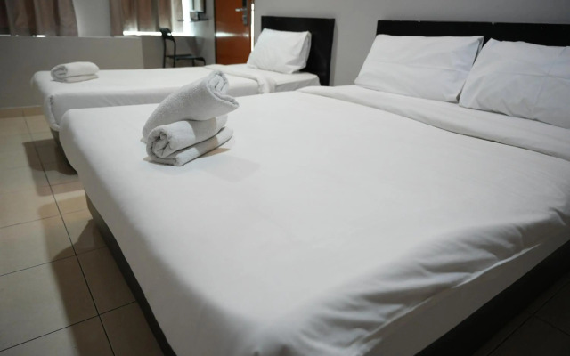 Super OYO 44097 Avatarr Hotel