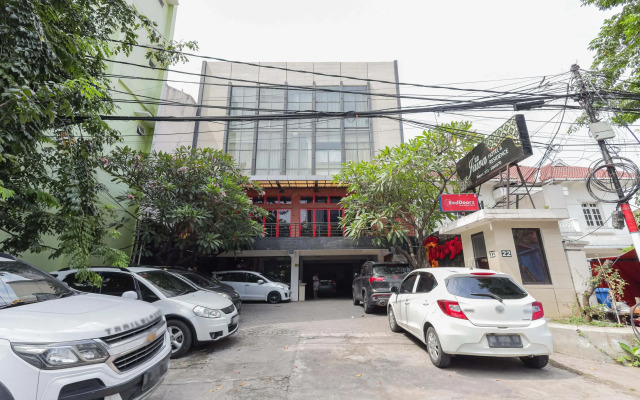 RedDoorz near Gubeng Station