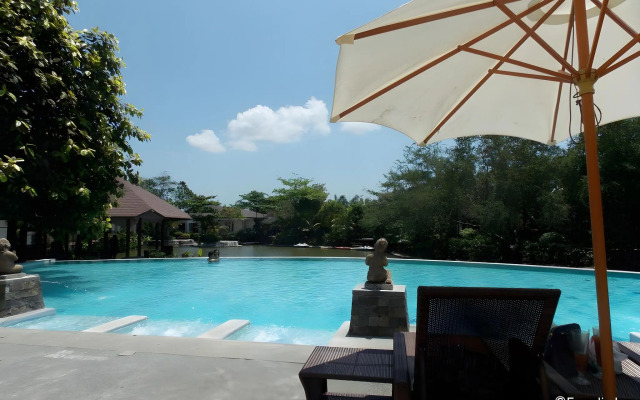 237 Sheridan Boutique Resort