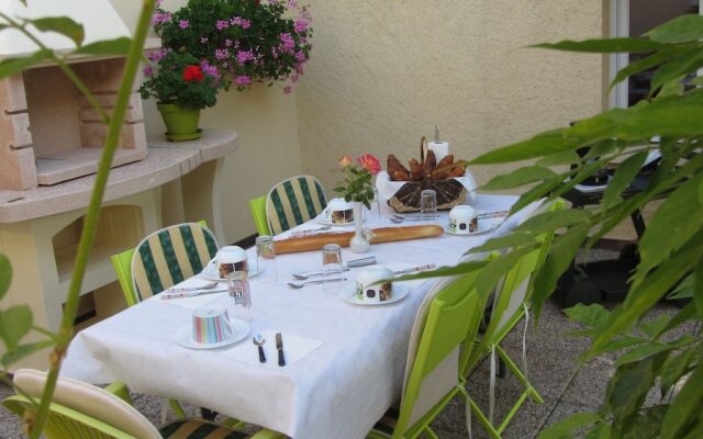 Chambre D'Hotes Les Glycines