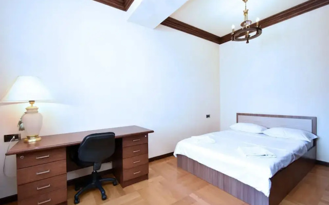 North Ave. apartment by Luxe Group HH777