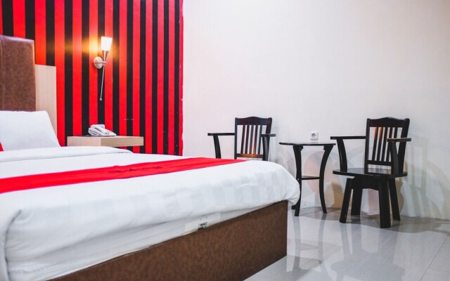RedDoorz Plus near Mall Panakukang