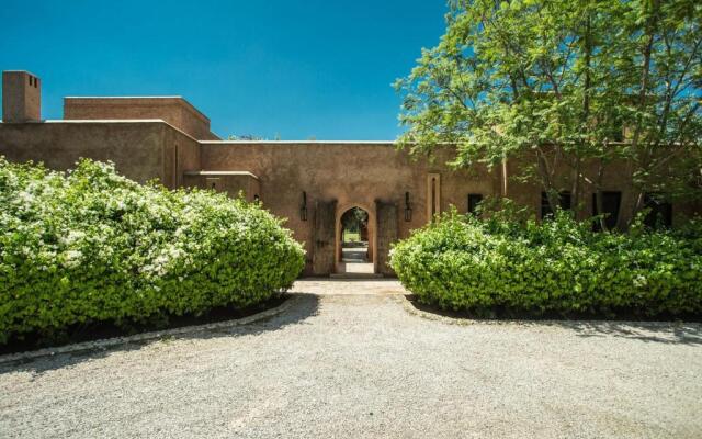 Villa Alouna en exclusivité avec piscine privée dans la Palmeraie