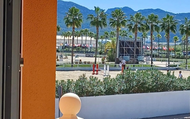 Oliva Nova flat in front of MET