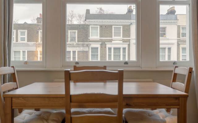 2 Bedroom Apartment Near Kensington Olympia Station