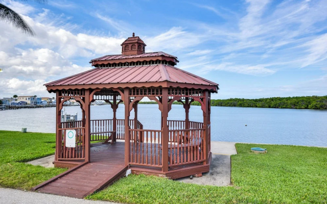 Pool + Hot Tub Access: Home in Jensen Beach!