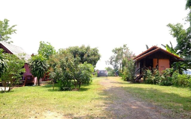 Baanpakrimklong Sukhamon Homestay & Resort