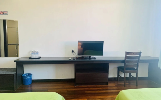 OYO 90036 Eagle Wood Garden