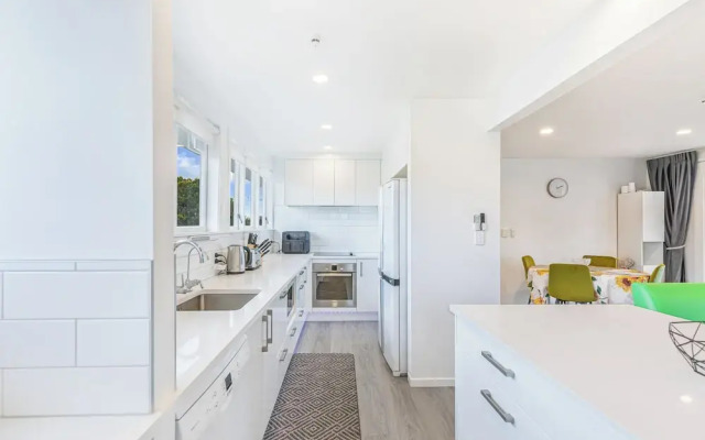 Freshly Renovated 3Br Ellerslie Home