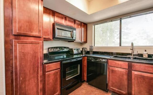 Luxury Paradise Valley Condo, Complete Remodel!