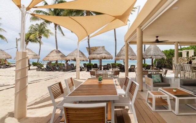 Elements Penthouse 1 2 Bedroom Condo by RedAwning