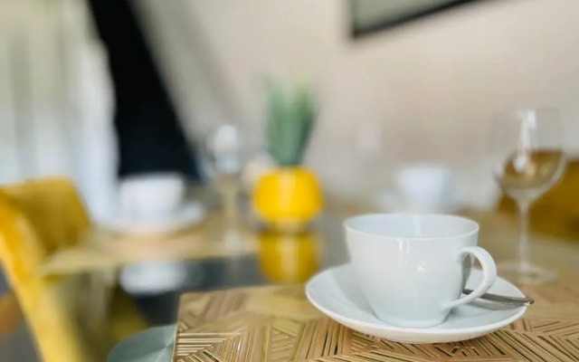 Mayfair Place - Cosy 3 Bedroom House with Free Parking