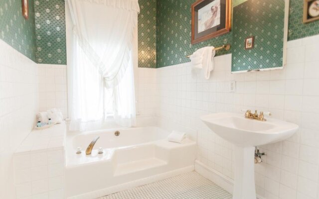 Historic Sevilla House Bed And Breakfast