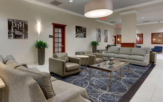 DoubleTree by Hilton St. Louis Forest Park